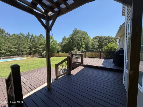 Exterior - 209 Middle Ridge Dr, Hubert, NC 28539 photo 5 of 7