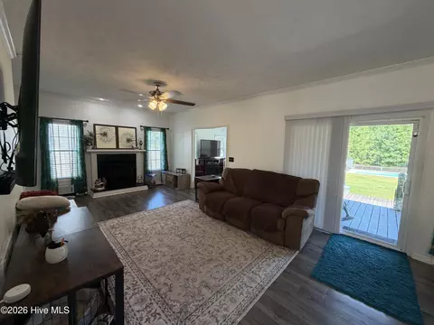 Living - 209 Middle Ridge Dr, Hubert, NC 28539 photo 1 of 4