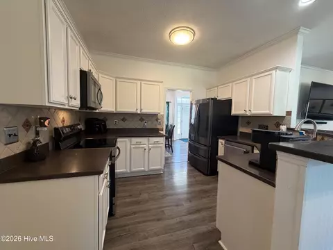 Kitchen - 209 Middle Ridge Dr, Hubert, NC 28539 photo 2 of 2