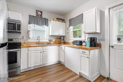 Kitchen - 919 West St, Smithfield, NC 27577 photo 3 of 6