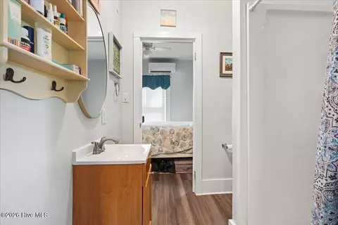 Bath - 919 West St, Smithfield, NC 27577 photo 1 of 2