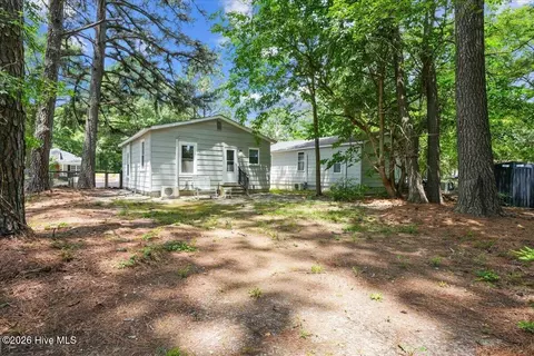 Exterior - 919 West St, Smithfield, NC 27577 photo 4 of 7