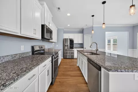 Kitchen - 52 Violetear Rdg, Hampstead, NC 28443 photo 2 of 4