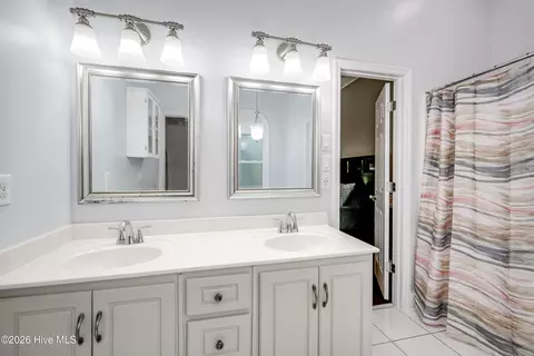 Bath - 1415 Andover Ct, Evans, GA 30809 photo 3 of 4