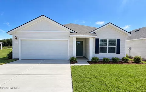 86 Ashworth Dr, Tabor City, NC 28463