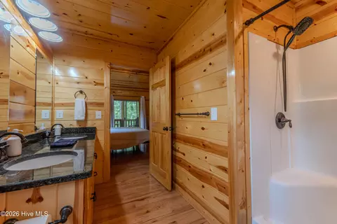 Bath - 122 Woodcrest Dr, Murphy, NC 28906 photo 3 of 3