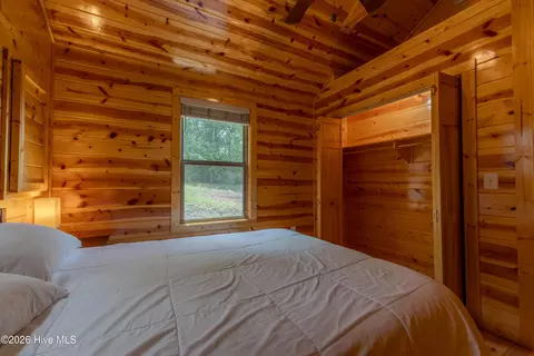 Bedroom - 122 Woodcrest Dr, Murphy, NC 28906 photo 3 of 6
