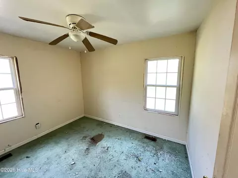 121 Forest Pl, Aberdeen, NC 28315