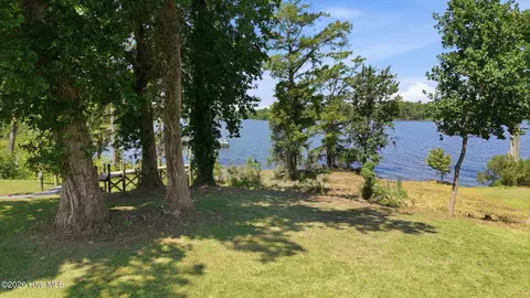 183 Herring Ln, Merry Hill, NC 27957