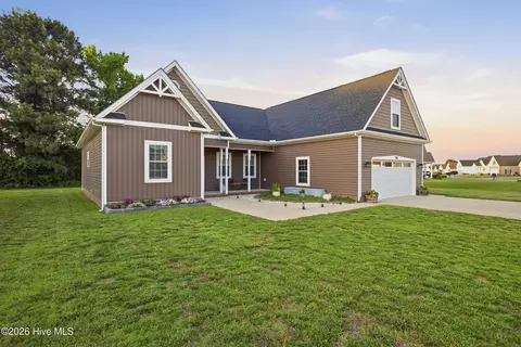 206 Pleasant Dr, Elizabeth City, NC 27909