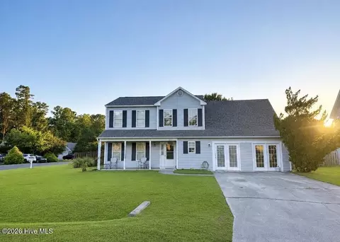 687 Windsor Dr SE, Leland, NC 28451