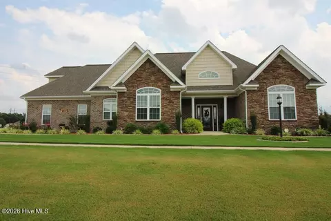 102 Mandarin Dr, Pikeville, NC 27863