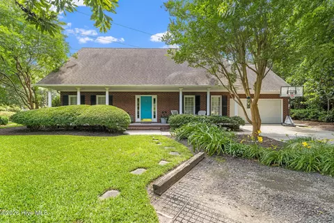 200 Greenwich Ln, Wilmington, NC 28409
