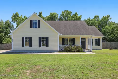 308 Otter Creek Ct, Richlands, NC 28574