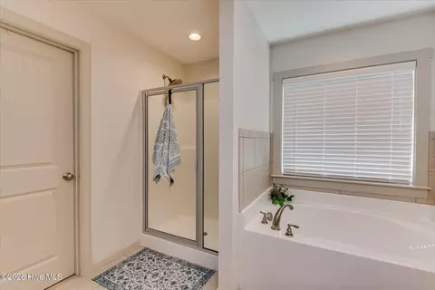 Bath - 990 Glenhaven Dr, Evans, GA 30809 photo 3 of 4