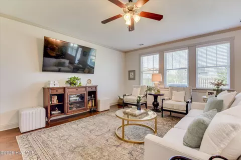 Living - 990 Glenhaven Dr, Evans, GA 30809 photo 2 of 5