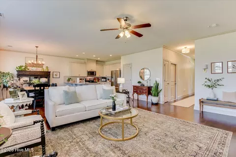 Living - 990 Glenhaven Dr, Evans, GA 30809 photo 5 of 5