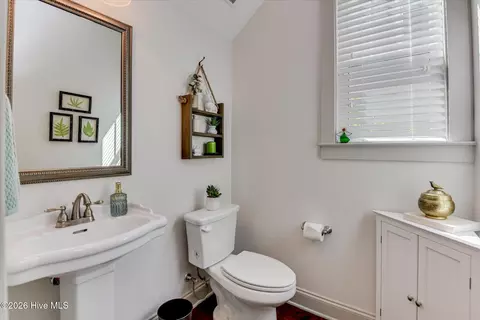 Bath - 990 Glenhaven Dr, Evans, GA 30809 photo 1 of 4