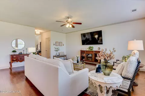 Living - 990 Glenhaven Dr, Evans, GA 30809 photo 4 of 5