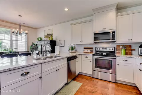 Kitchen - 990 Glenhaven Dr, Evans, GA 30809 photo 3 of 5