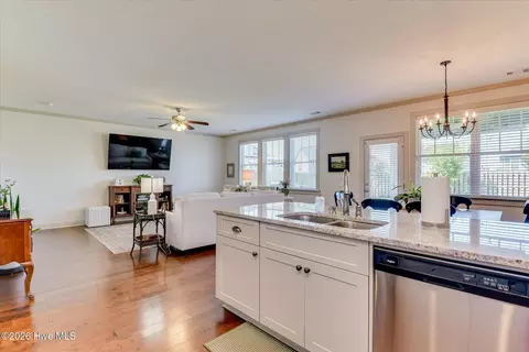 Kitchen - 990 Glenhaven Dr, Evans, GA 30809 photo 4 of 5