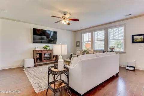 Living - 990 Glenhaven Dr, Evans, GA 30809 photo 3 of 5