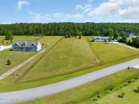 303 Mayflower Dr, Newport, NC 28570