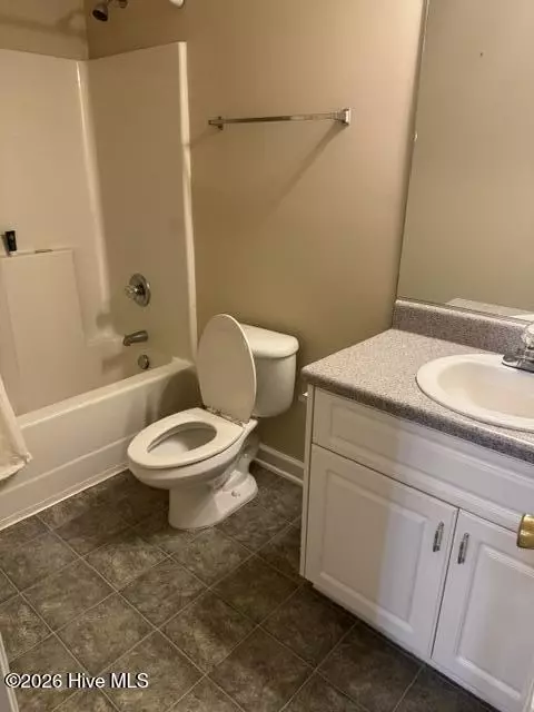 Bath - 636 Surrey Ln, Martinez, GA 30907 photo 6 of 6