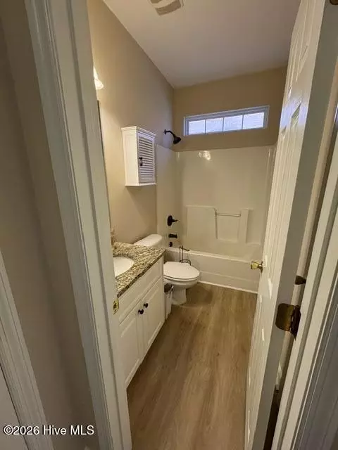 Bath - 636 Surrey Ln, Martinez, GA 30907 photo 4 of 6