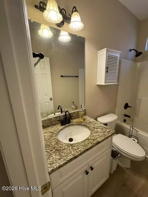 Bath - 636 Surrey Ln, Martinez, GA 30907 photo 5 of 6