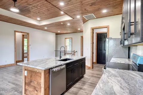 Kitchen - 116 Short Oak Run, Murphy, NC 28906 photo 4 of 6