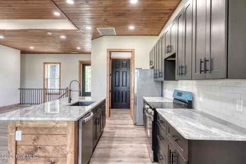 Kitchen - 116 Short Oak Run, Murphy, NC 28906 photo 3 of 6
