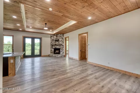 Living - 116 Short Oak Run, Murphy, NC 28906 photo 2 of 3