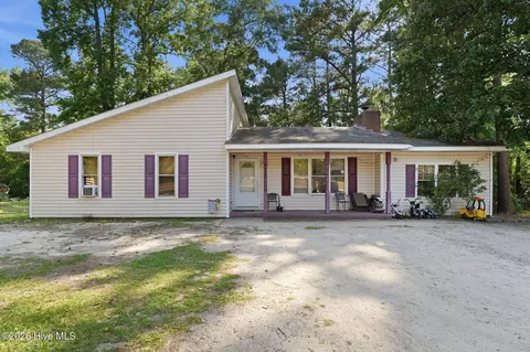 11620 Mistletoe Dr, Laurinburg, NC 28352