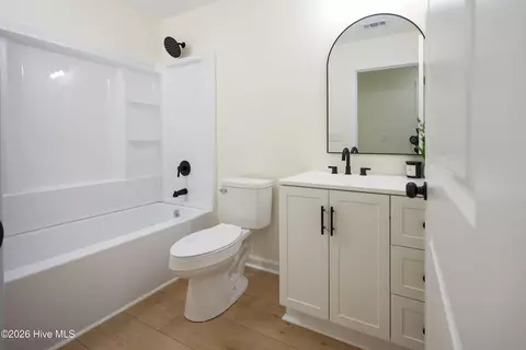 Bath - 103 Harmon St, Clinton, NC 28328 photo 4 of 5