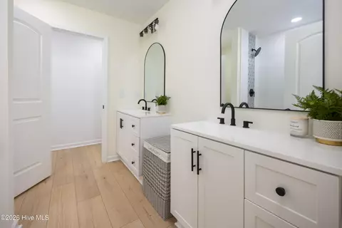 Bath - 103 Harmon St, Clinton, NC 28328 photo 1 of 5