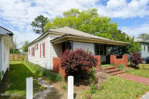 1104 S 7th St, Wilmington, NC 28401