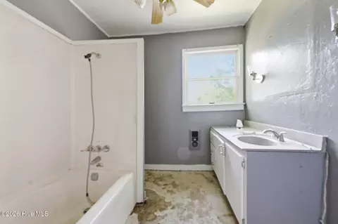 Bath - 992 Valley River Ave, Murphy, NC 28906 photo 1 of 1