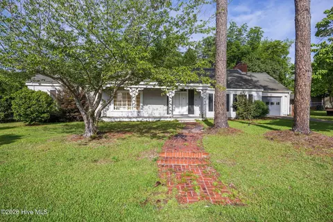 901 Smyrna Dr, Whiteville, NC 28472