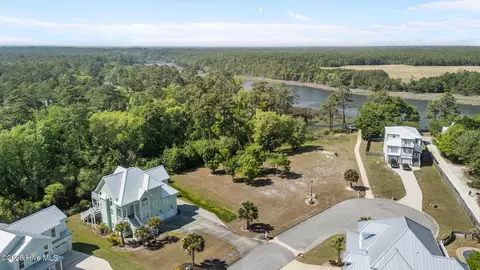 111 Key West Ln, Newport, NC 28570