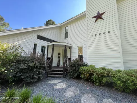 12040 Mccormick Dr, Maxton, NC 28364