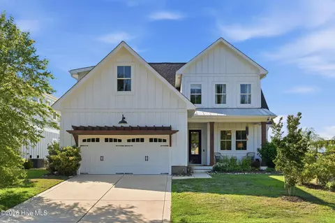 331 Spicer Lake Dr, Holly Ridge, NC 28445