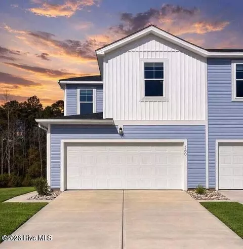 581 Sandy Hollow Dr, Jacksonville, NC 28540