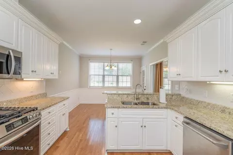 Kitchen - 824 Windmill Xing, Evans, GA 30809 photo 2 of 4