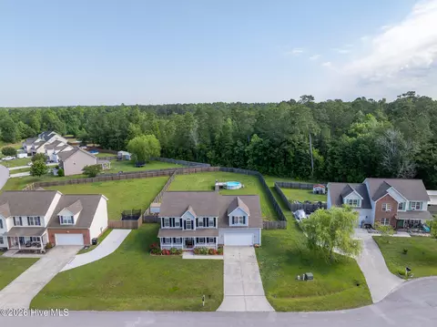 203 Honey Ct E, Jacksonville, NC 28540