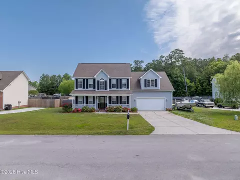 203 Honey Ct E, Jacksonville, NC 28540