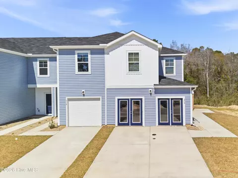 589 Sandy Hollow Dr, Jacksonville, NC 28540