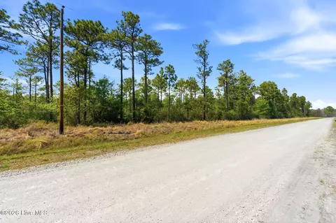 978 W Boiling Spring Rd, Southport, NC 28461