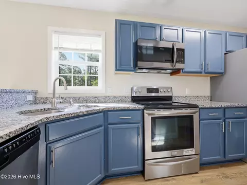 Kitchen - 128 Van Riggs Rd, Hubert, NC 28539 photo 1 of 4