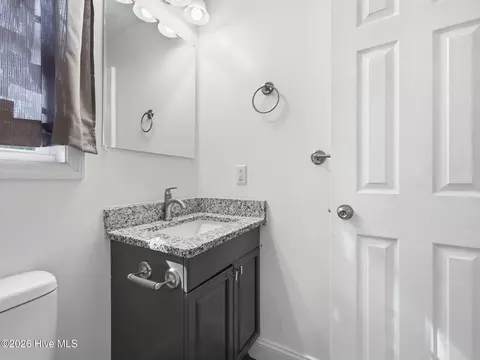Bath - 128 Van Riggs Rd, Hubert, NC 28539 photo 4 of 5